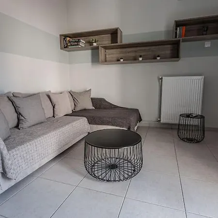 Minimal By The Sea Apartment *