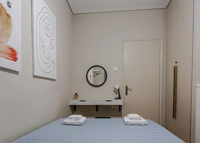 Minimal By The Sea Vólosz